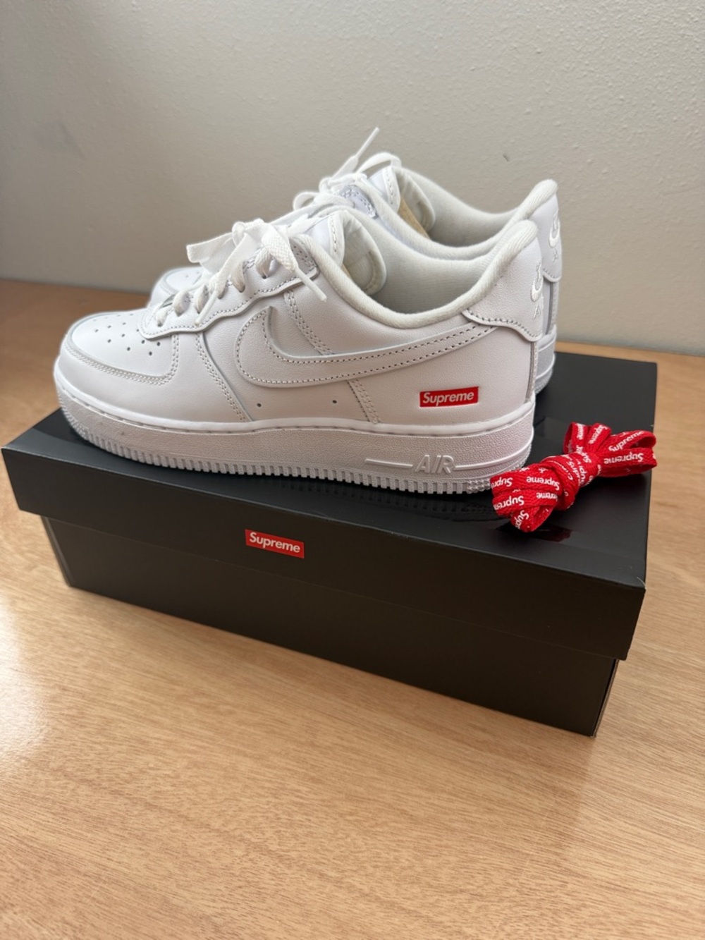 Supreme x Nike Air Force 1 Low Sp BRAND NEW IN BOX (M 6.5/W 8)